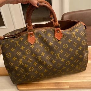 Authentic  vintage 1980’s Louis Vuitton speedy 35